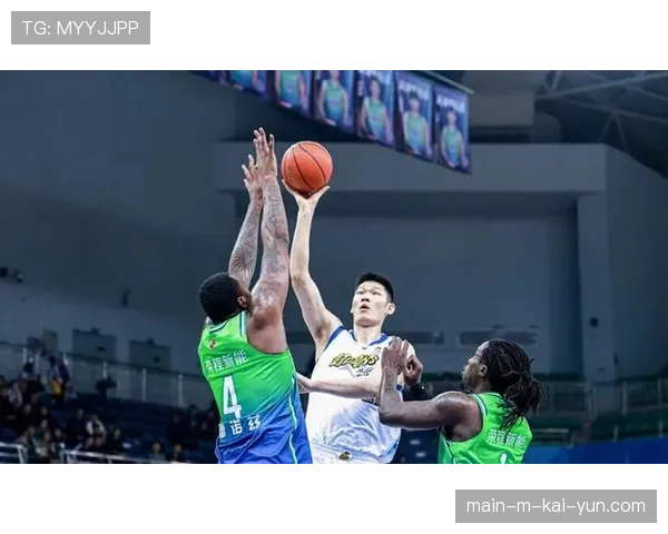 广厦胡金秋15投13中轰32分 内线终结效率接近九成 广厦胡金秋15投13中轰32分 内线终结效率接近九成